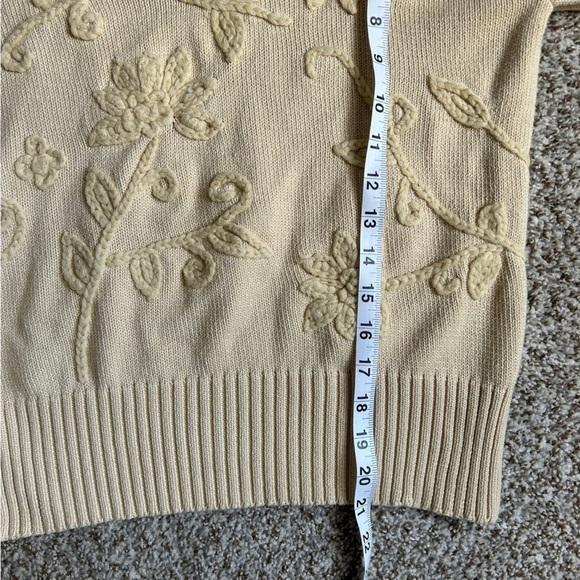 Jones Wear Sport Cream Yellow V-Neck Floral Embroidered Vintage Sweater Medium - Picture 5 of 6